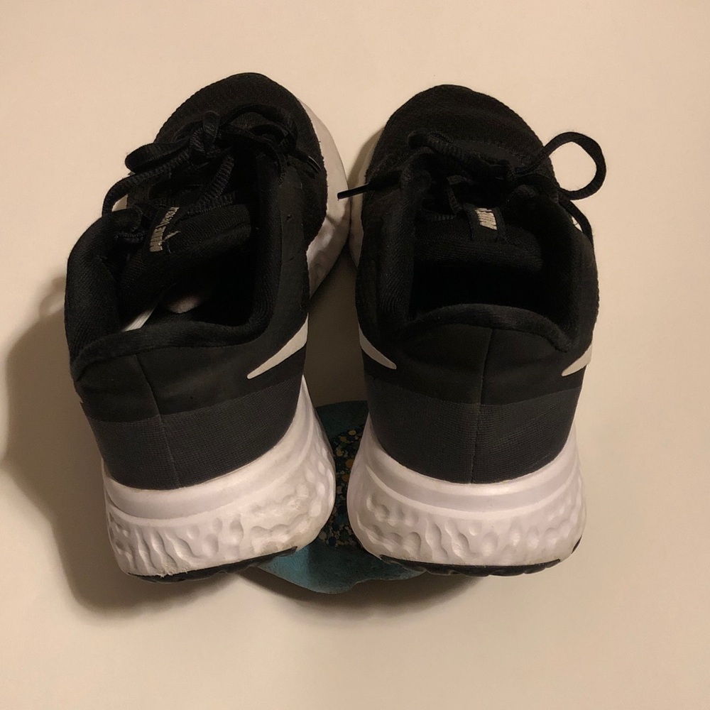 Nike Women's Black and White Sneakers. In good condition - Picture 4 of 6